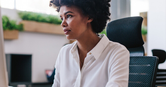 Sitting at Work All Day? Why Your Body Still Feels Stiff